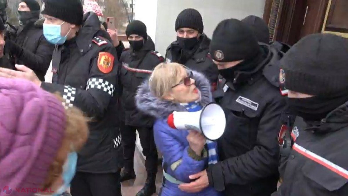 VIDEO // Protestul pensionarilor la Președinție. Aceștia sunt nemulțumiți de scumpirile din ultima perioadă ​și cred că Maia Sandu se face responsabilă