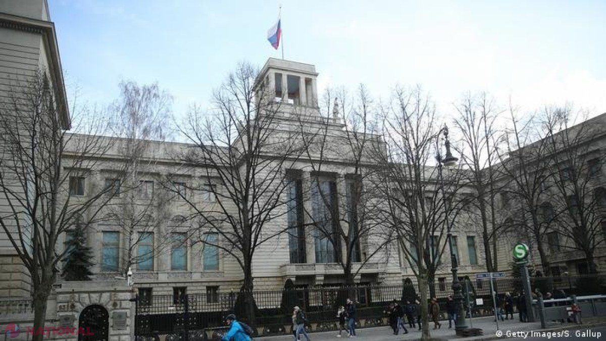 Un diplomat RUS, care ar avea legături cu agenția de spionaj FSB a Kremlinului, a fost găsit mort în fața ambasadei din Berlin