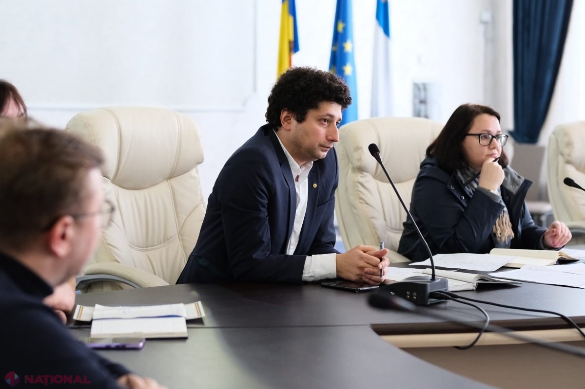 Critici DURE la adresa majorității parlamentare, după ce l-a lăsat cu ochii în soare pe câștigătorul concursului pentru funcția de director ANRE. „Miroase a SCANDAL”. Radu Marian vine cu EXPLICAȚII: „Recunoaștem erorile, vom modifica procedurile”