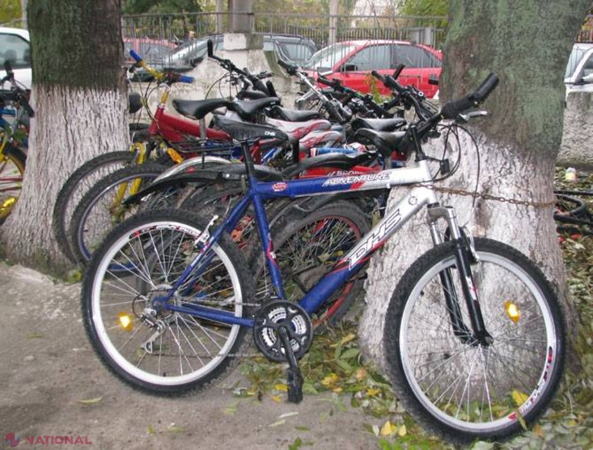Să fiți atenți unde și cum vă lăsați bicicleta! Cum sustrăgea un individ BICICLETE din capitală