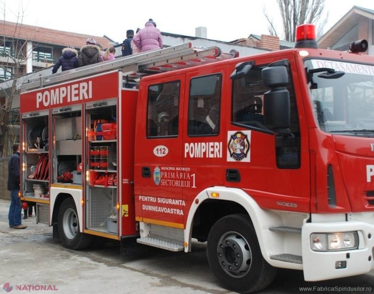 Incendiu de PROPORȚII în sectorul Buiucani. Încă O MANSARDĂ, în FLĂCĂRI