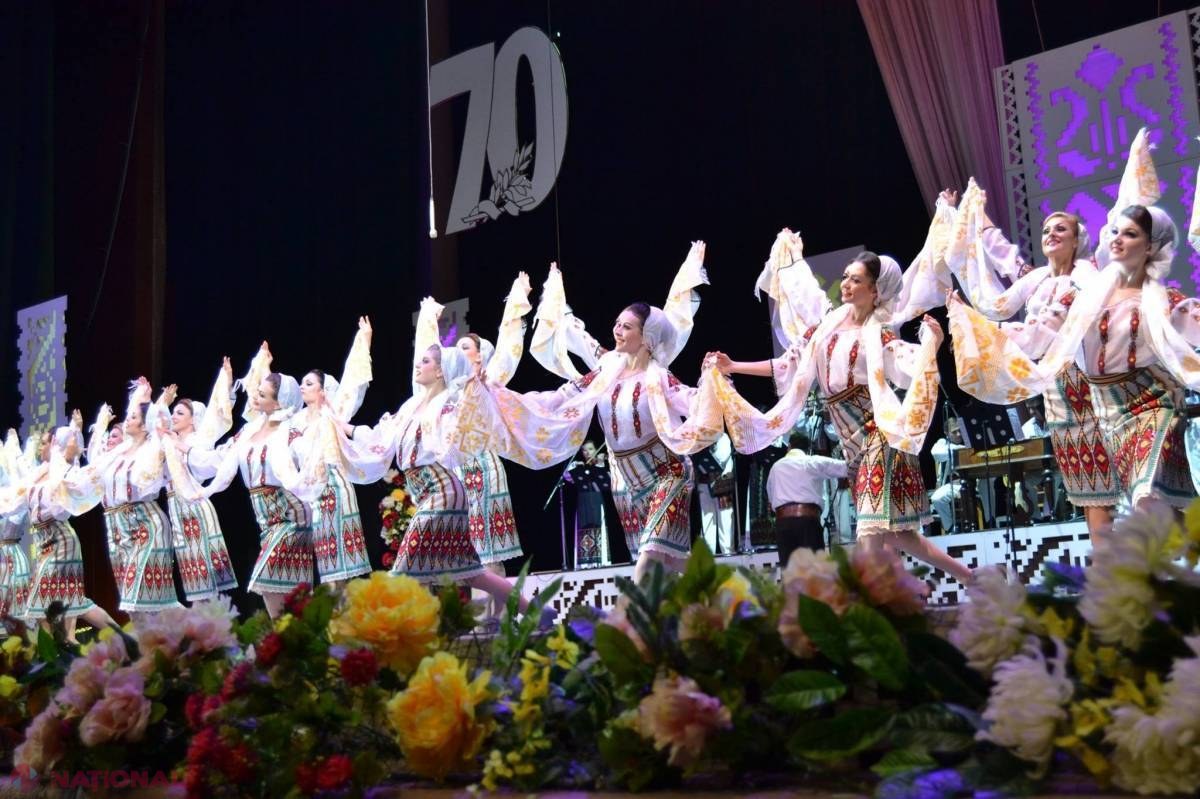 FOTO // Ansamblul „JOC” a ANIVERSAT 70 de ani de ani de la fondare. Va primi 200 de mii de lei pentru COSTUME