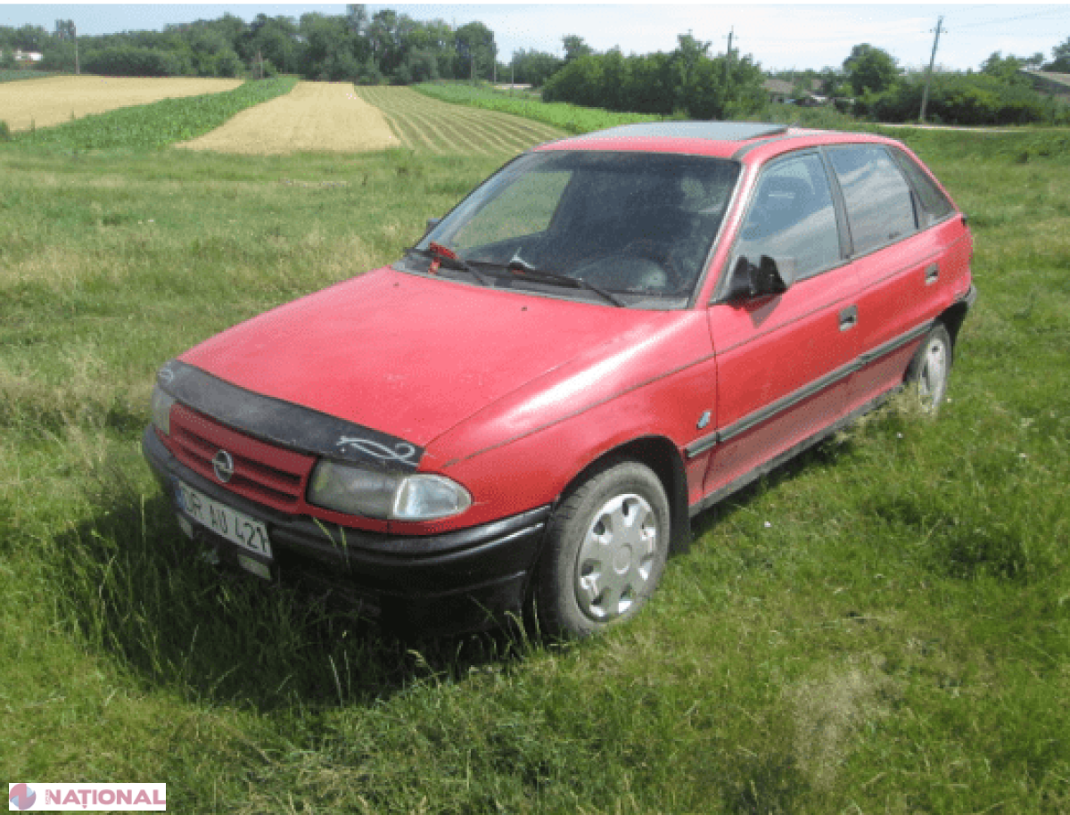 Au FURAT o mașină și o motocicletă pentru a se „PLIMBA”