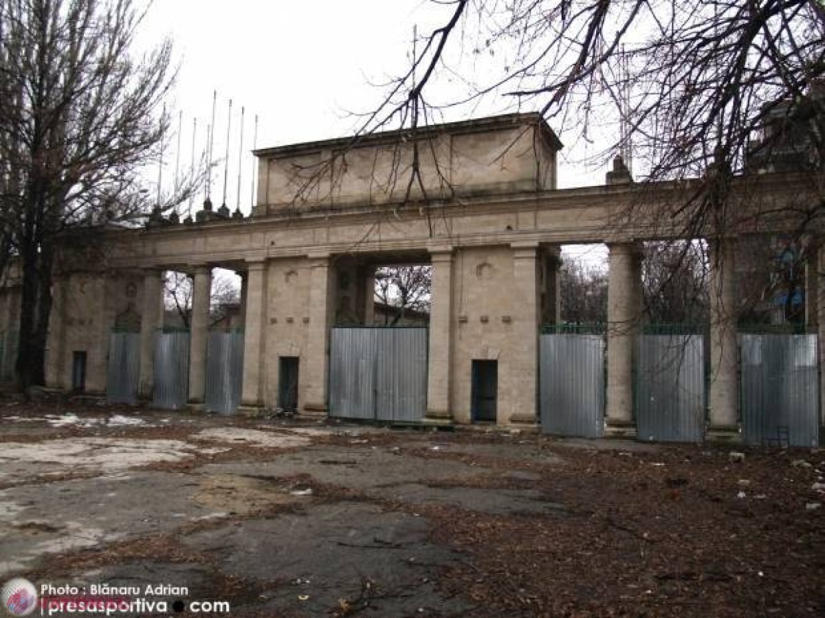 Parlamentul INTERZICE distrugerea stadioanelor de pe lângă școli. Voronin l-a LĂUDAT pe Diacov pentru inițiativă și l-a criticat pe Juravschi