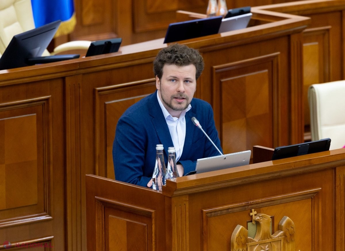 VIDEO // Ministrul Perciun a RĂBUFNIT în Parlament, după ce comunistul Starîș a acuzat, în limba rusă, armata română de tot răul produs în Basarabia: „Uitați-vă cum crește o generație de putleri... Au trecut sub tăcere foametea, deportările..