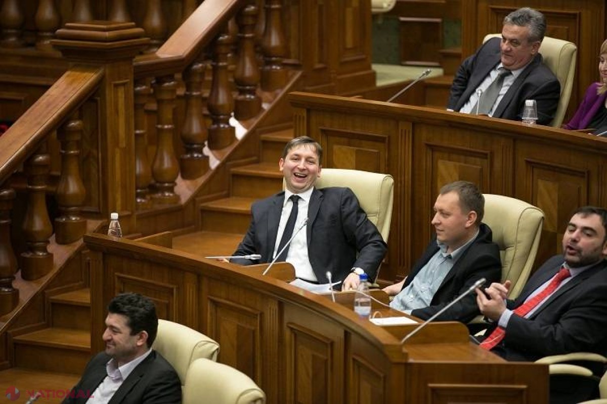 INSPIRAȚIE // Un deputat le dedică versuri comuniștilor
