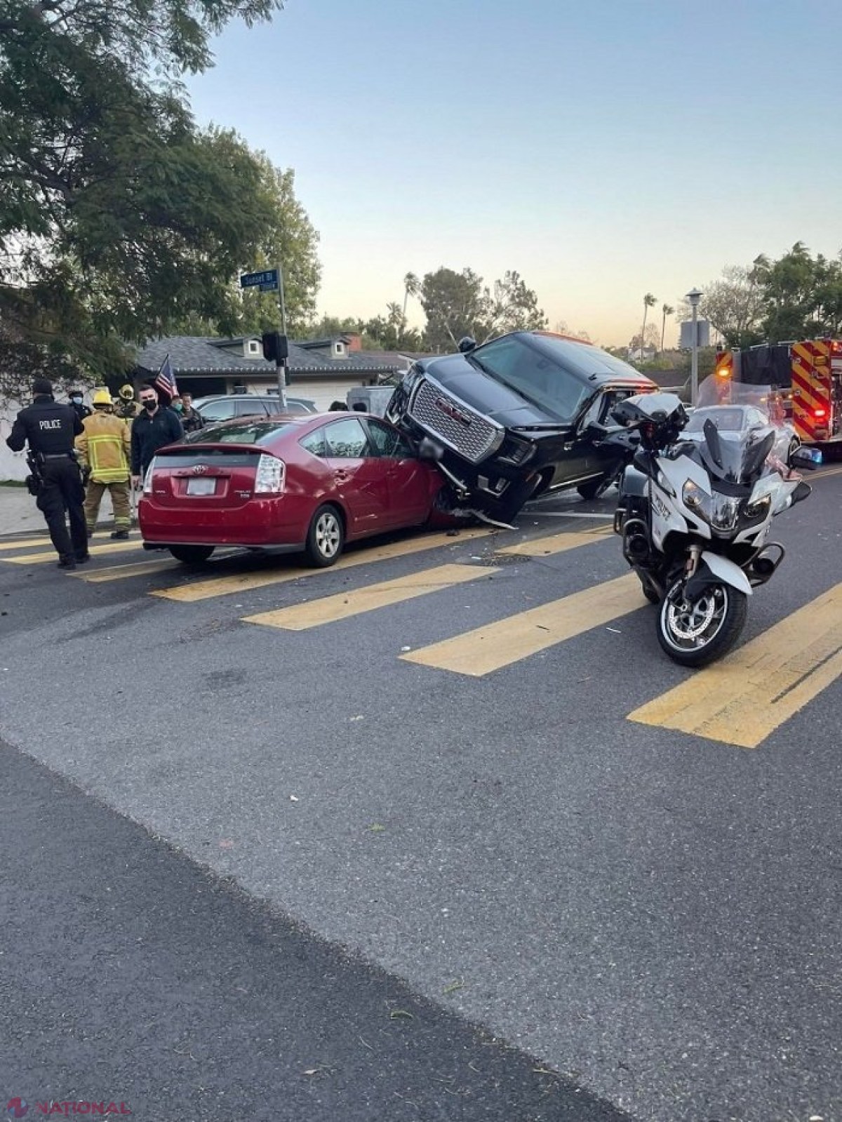 FOTO // Primele imagini de la accidentul rutier în care a fost implicat recent Arnold Schwarzenegger
