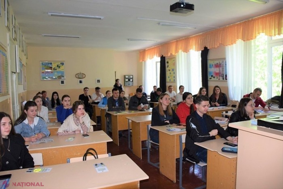 Rezultate preliminare: 30 de absolvenți de liceu au obținut media 10 la examenele de Bacalaureat, iar 897 - peste nota 9. Rată de PROMOVARE la BAC, mai MARE în acest an 