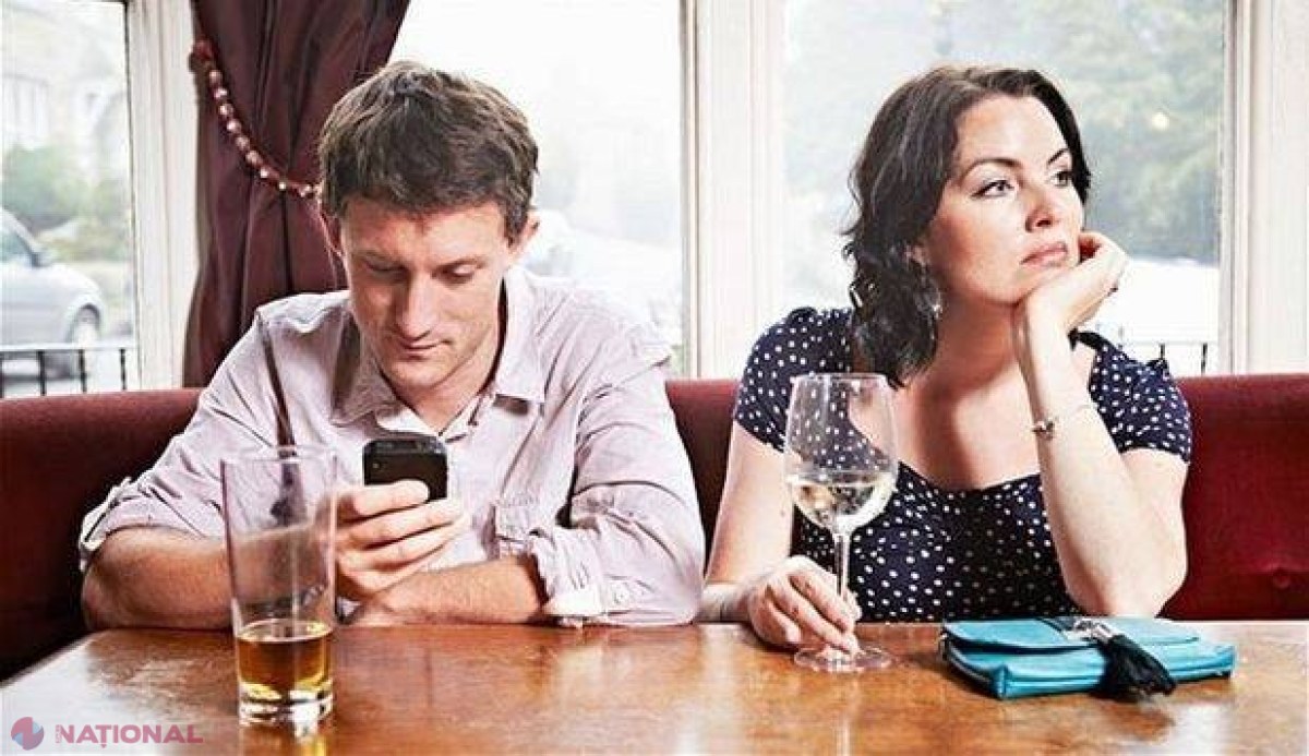 O statistică ÎNGRIJORĂTOARE arată cât timp acordăm smartphone-ului într-un an. Trebuie să renunţăm la acest obicei