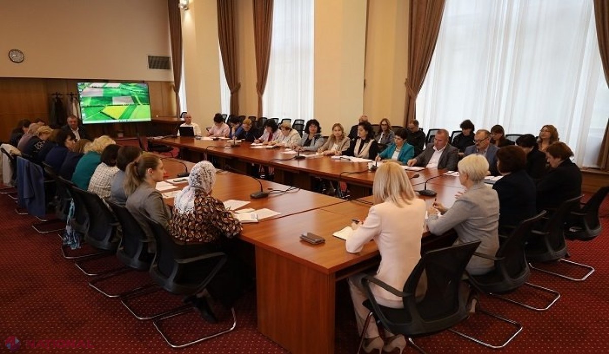 Ore suplimentare gratuite de matematică pentru 6 000 de copii de clasa IX-a: Vor fi pregătiți de examenele pentru absolvirea gimnaziului, care vor avea loc în centre speciale, după modelul de la BAC
