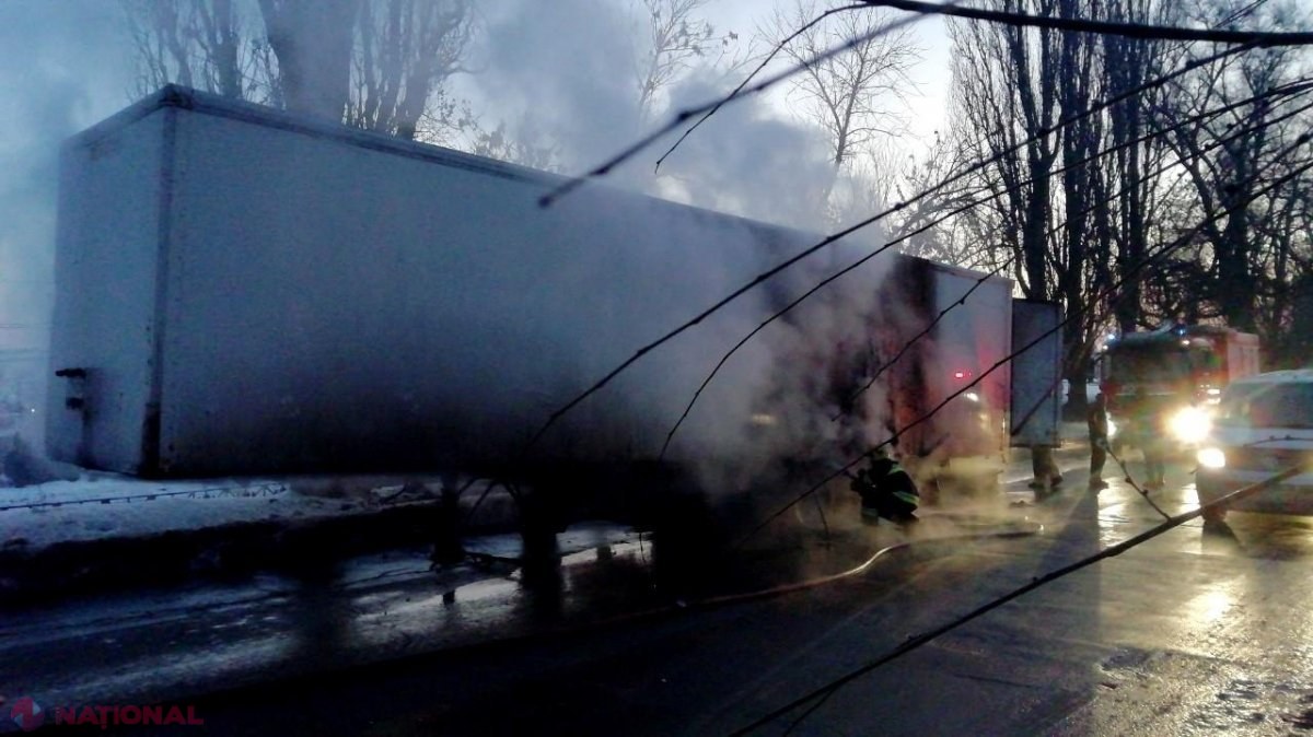 Autocamion, în FLĂCĂRI pe străzile Chișinăului