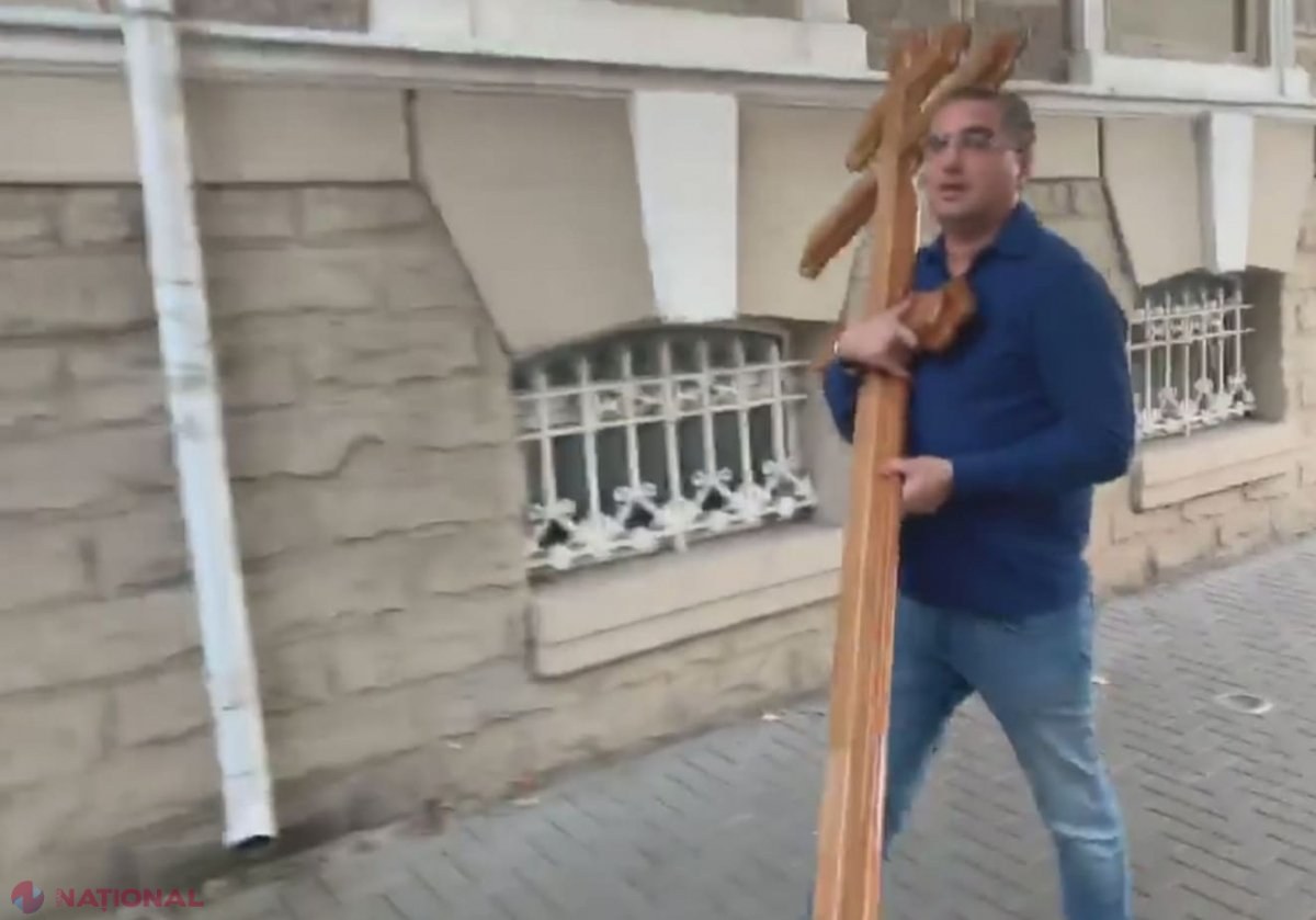 VIDEO, FOTO // Usatîi a venit la MAI cu un CADOU pentru Andrei Năstase: „Până acum aveam un președinte dat de Dumnezeu, iar acum avem și un MINISTRU dat de Dumnezeu”