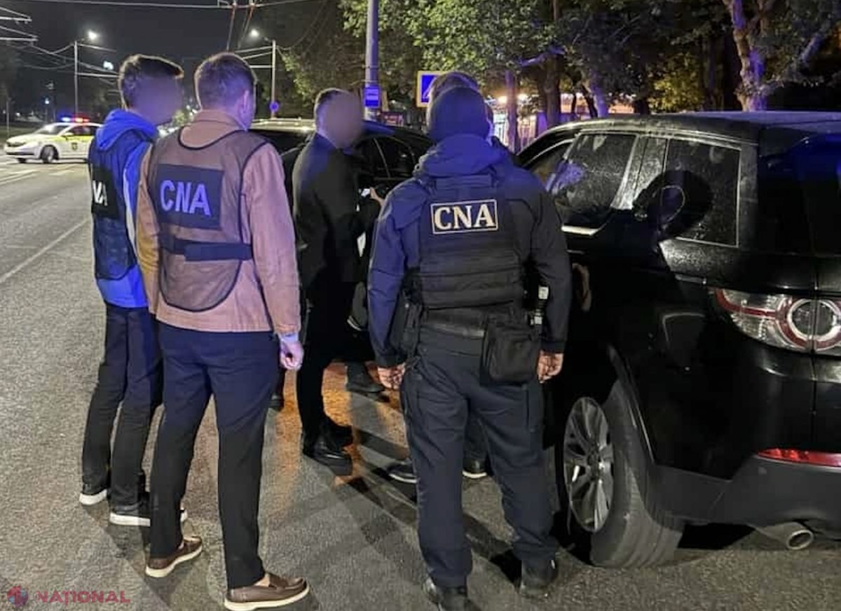 Mită de circa 1,3 MILIOANE de lei pentru a scoate de după gratii două persoane. La cine ar fi urmat să ajungă banii