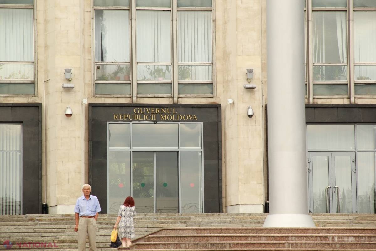 CURIOS // Ce profesii au membrii Guvernului? Un medic la Apărare, un biolog la Educație!