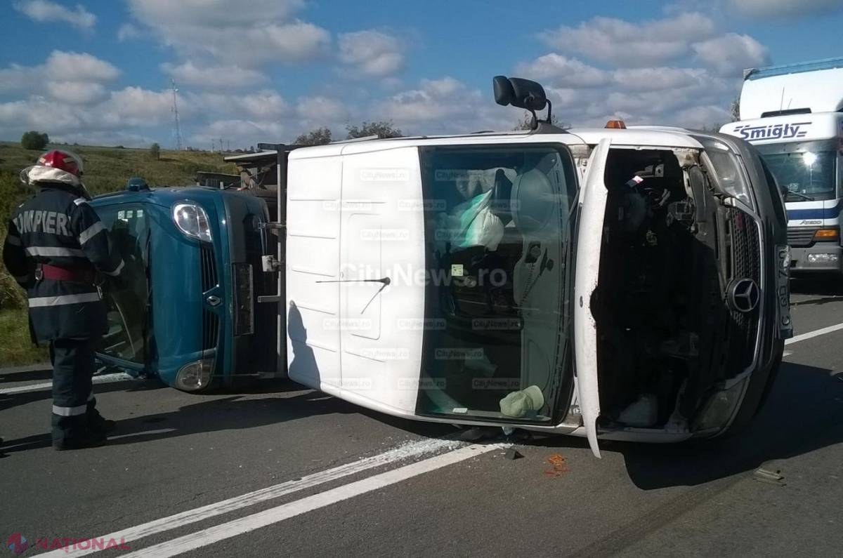 FOTO // ACCIDENT în România cu implicarea unei autoutilitare din R. Moldova. Un bărbat a fost RĂNIT