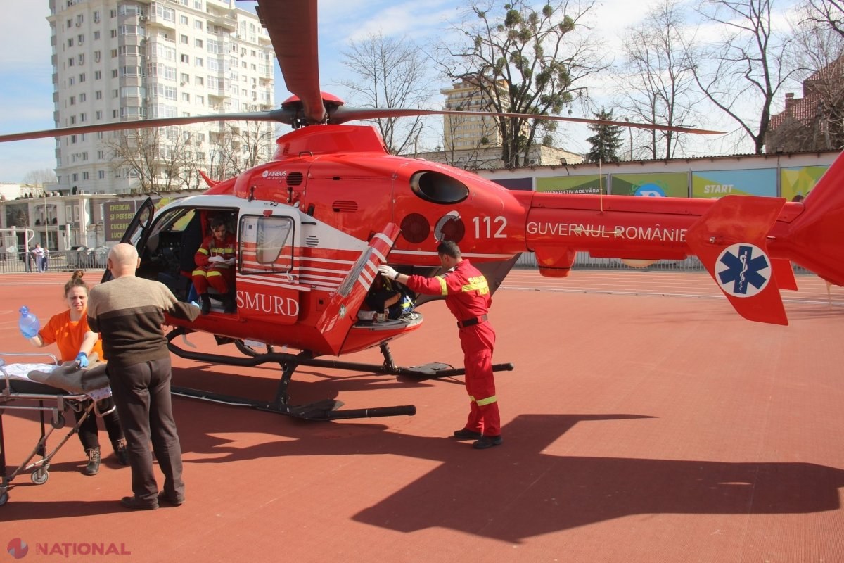 VIDEO // Un tânăr de 31 de ani, victima unui GRAV accident de circulație, adus cu un elicopter SMURD de la Râșcani la Chișinău 