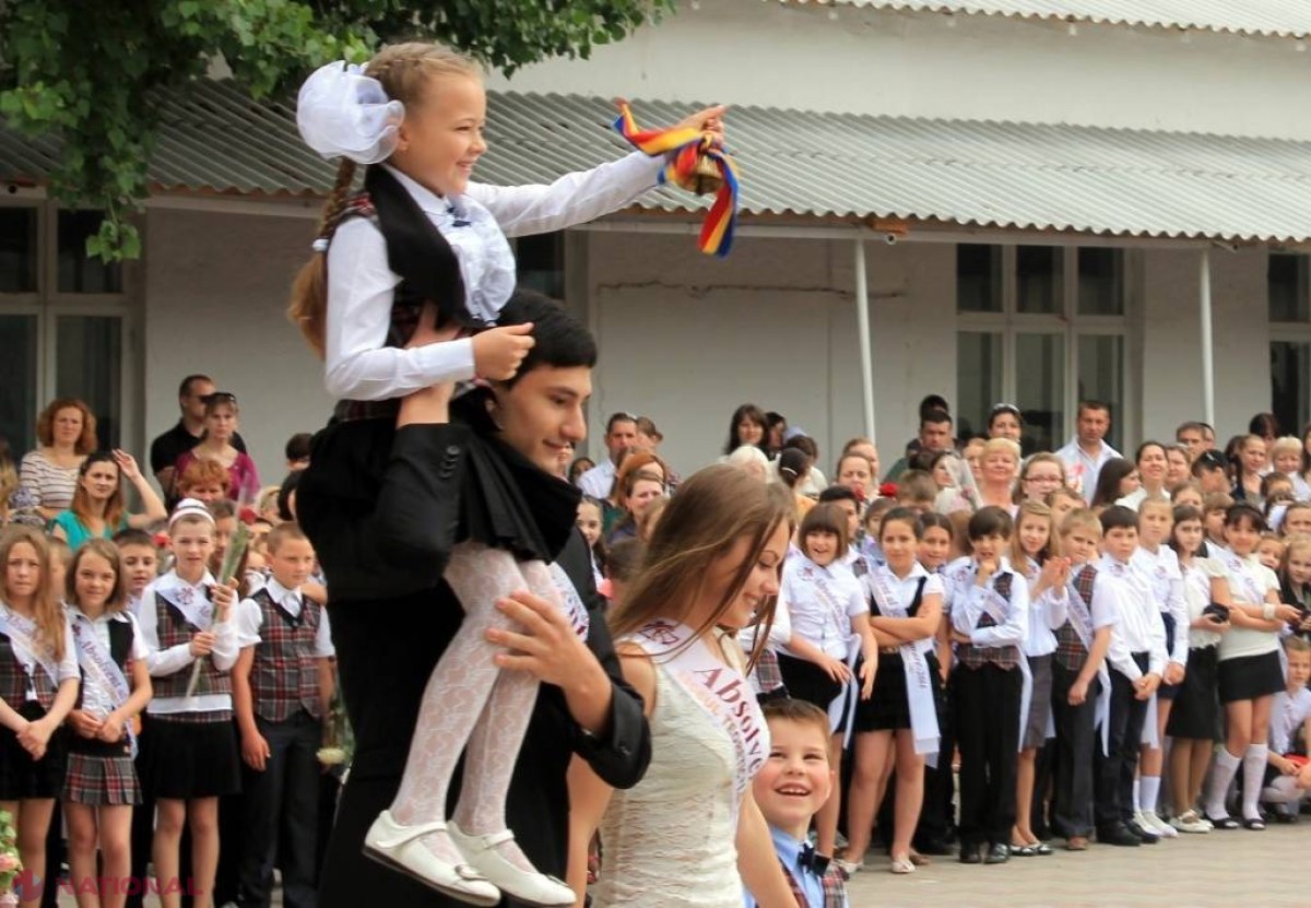 ULTIMUL sunet // Profesori din România vor suna CLOPOȚELUL în peste 400 de licee din R. Moldova