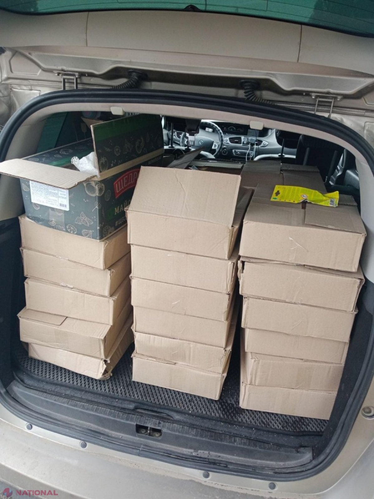 Zece tentative de contrabandă, depistate într-o singură zi: De la echipamente medicale până la îmbrăcăminte sau butoaie din inox, aduse de microbuzele ce transportă colete