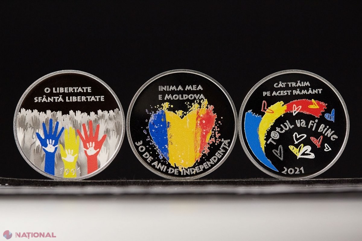 GALERIE FOTO // Cum arată setul format din TREI monede de ARGINT dedicate celor 30 de ani de independență a Republicii Moldova, puse în circulație de către BNM