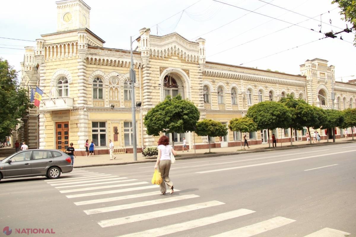 Drapelele R. Moldova, UE și Primăriei Chișinău, coborâte în BERNĂ astăzi în centrul capitalei. Ce s-a întâmplat acum 204 ani în Basarabia