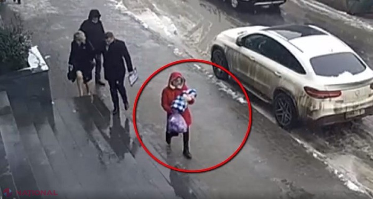VIDEO // Femeia care și-a abandonat bebelușul în scara unui bloc din Chișinău, surprinsă cu micuța în brațe de către camerele de supraveghere: Poliția solicită ajutor pentru a o identifica