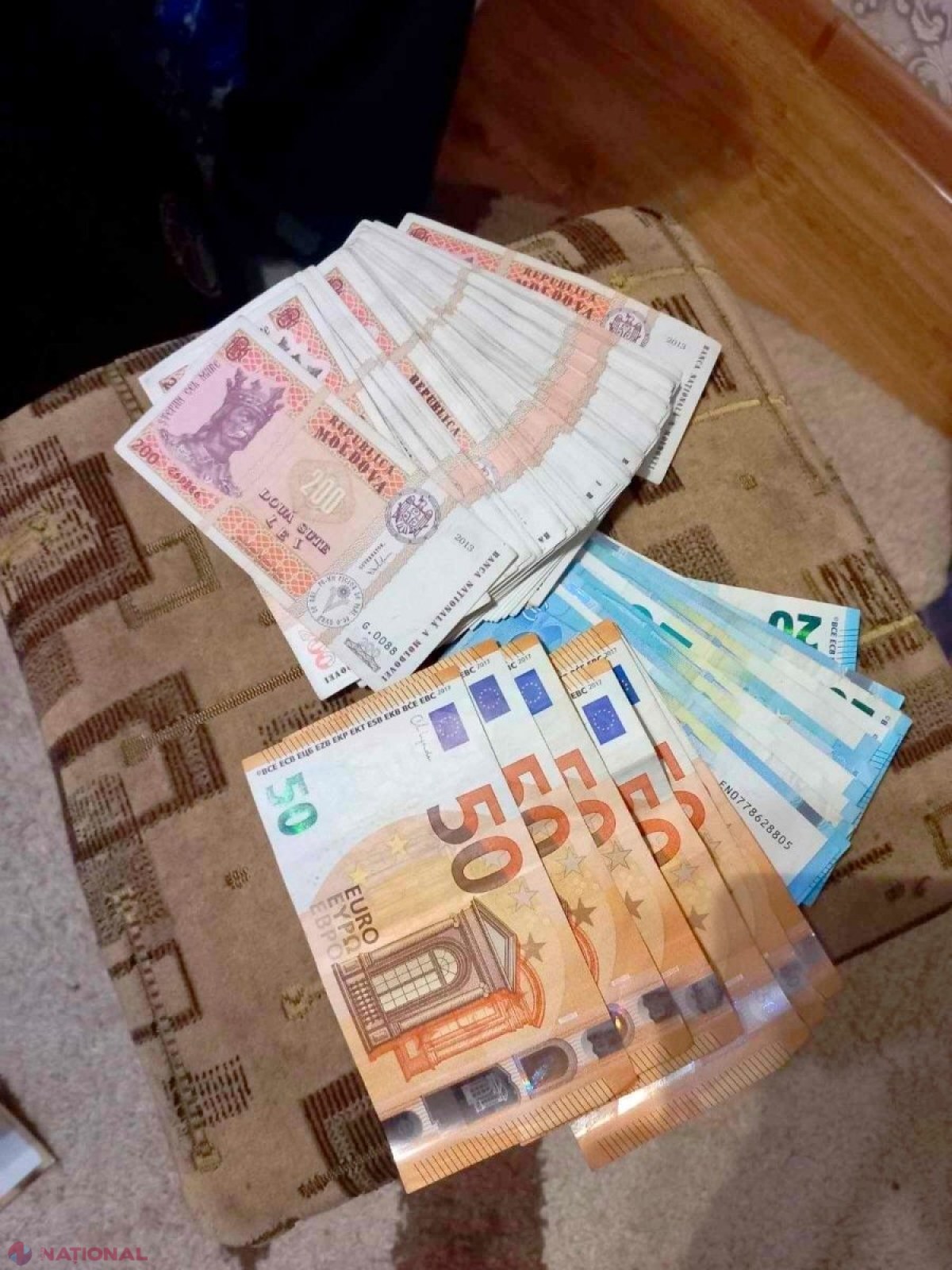 Organele de drept au DESTRUCTURAT o nouă rețea specializată în intermedierea procesului de obținere frauduloasă a permiselor de conducere. Mita ajungea și la 1 300 de euro