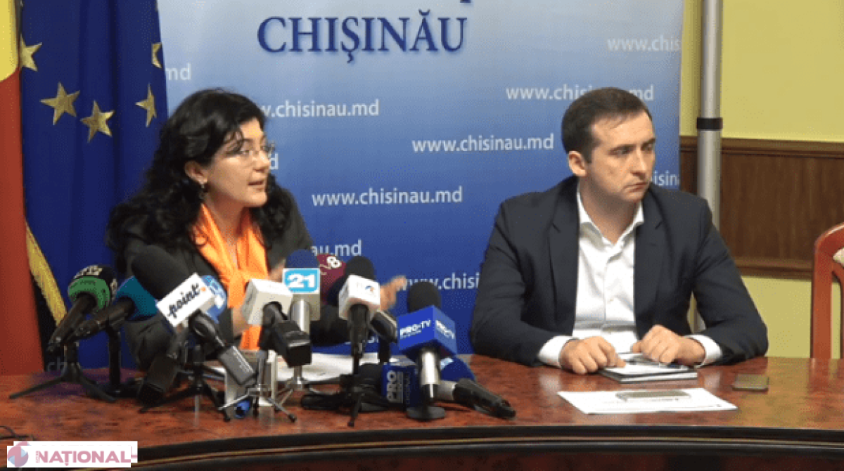 Silvia Radu i-a DEMIS pe șefii de la Transport și Educație pentru faptul că drumurile din capitală rămân „grav avariate”, iar copiii din capitală sunt alimentați cu terci cu viermi