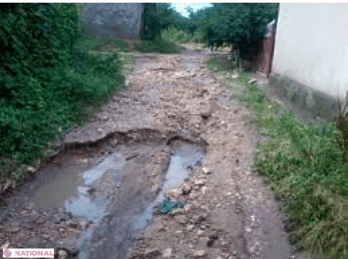 Bilanțul ploilor: Drumuri distruse și localități fără lumină