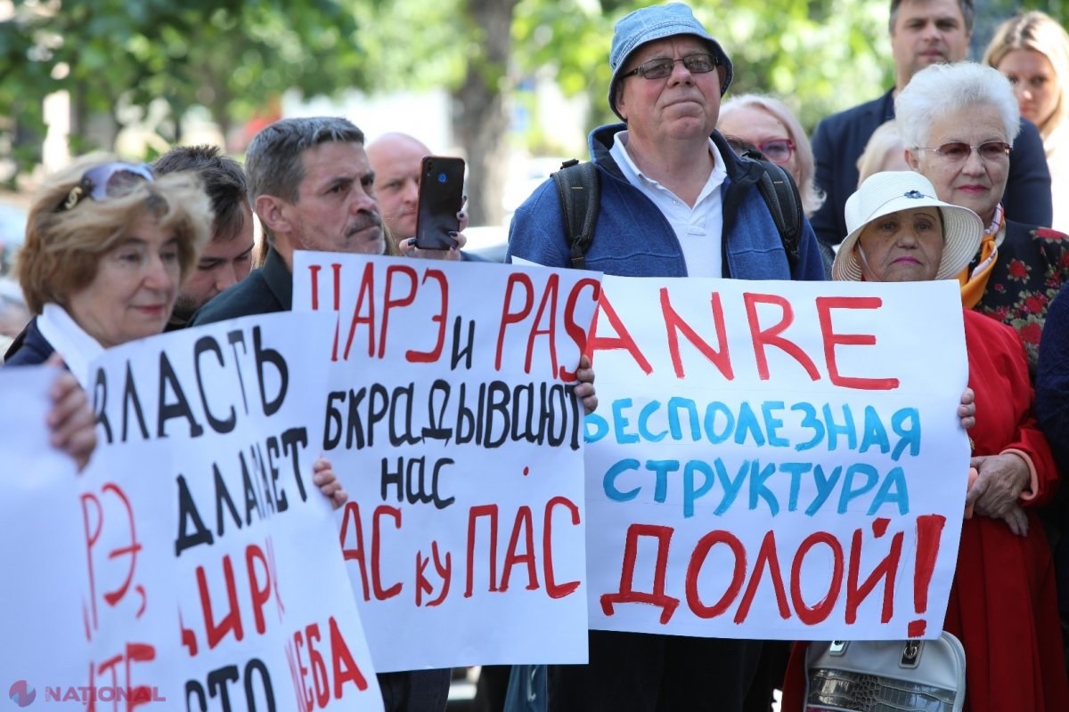 FOTO // Comuniștii și Partidul „ȘOR” au protestat, la ANRE, contra scumpirilor resurselor energetice: „Această instituție trebuie LICHIDATĂ, pentru că nu aduce beneficii R. Moldova”