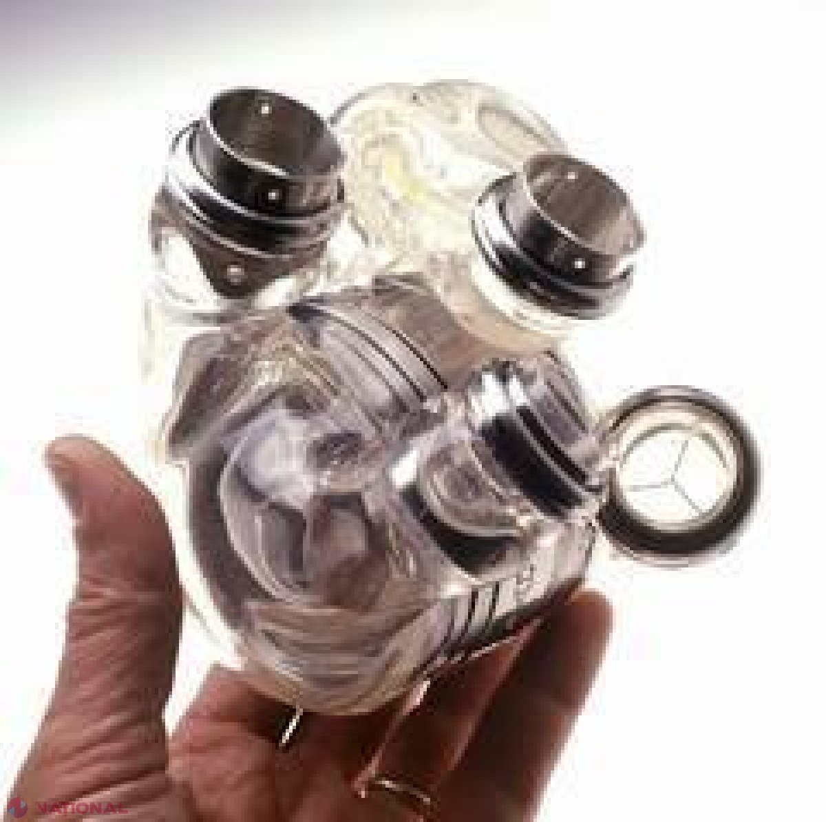 PREMIERĂ MONDIALĂ în medicină: O inimă artificială, implantată în Franţa