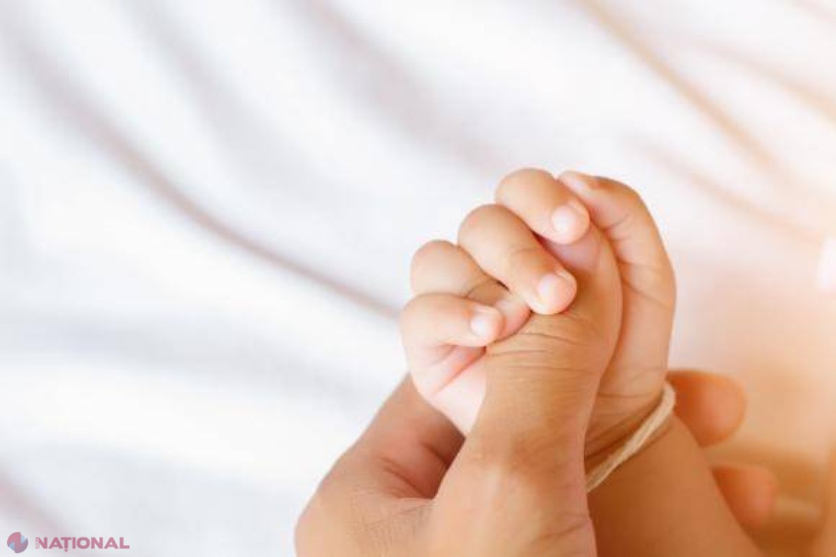 Un nou-născut declarat mort s-a TREZIT în timp ce era dus spre înmormântare