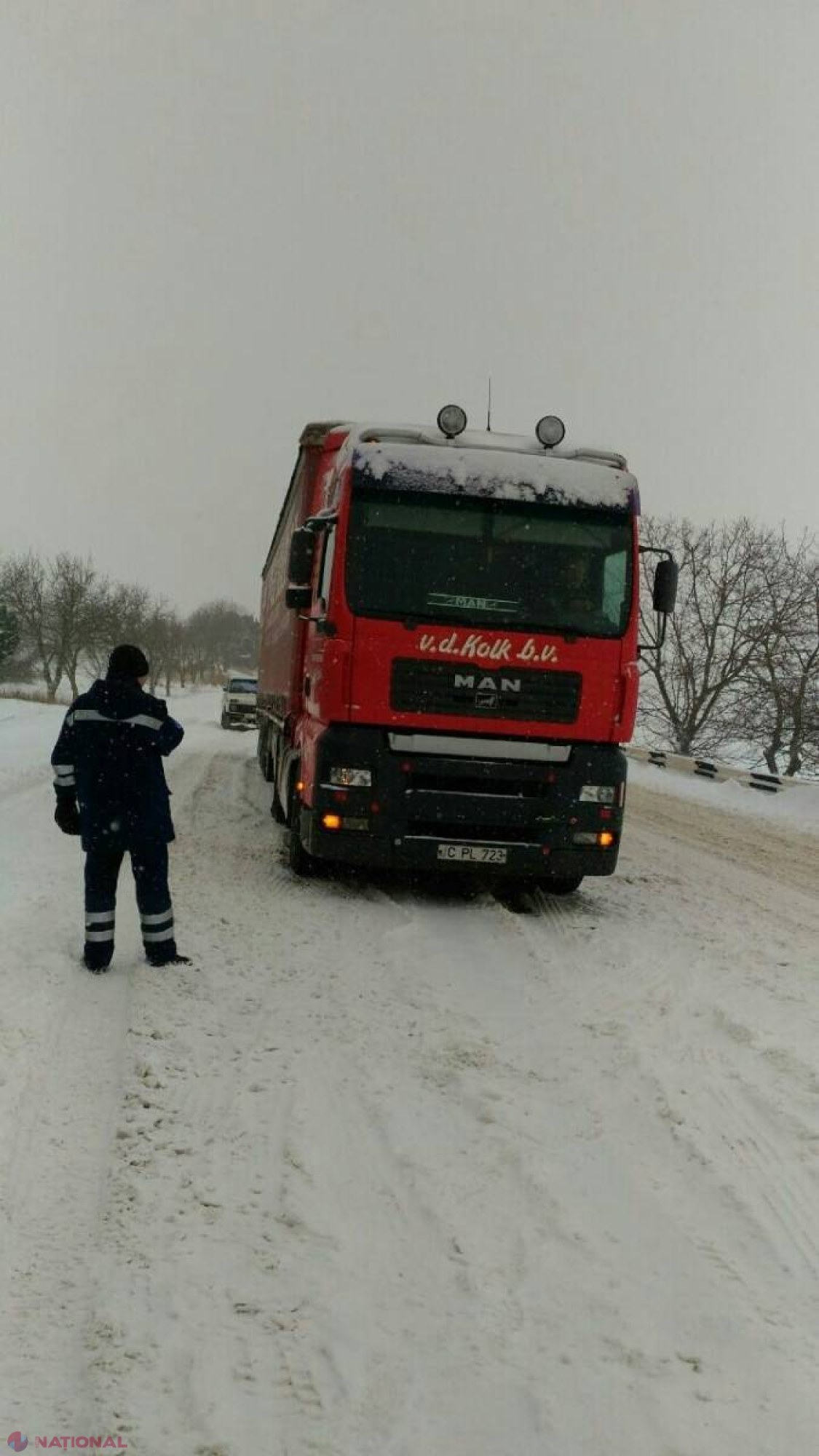 O ambulanță, blocată în nămeți la Dubăsari