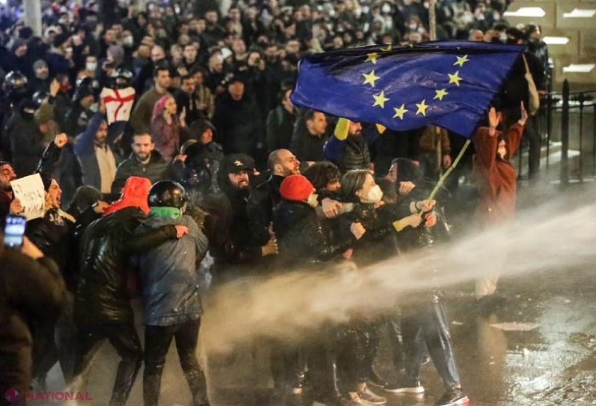 Londra suspendă „orice program de susţinere” a Guvernului georgian din cauza unor „scene şocante de violenţă”. A 12-a noapte de manifestaţii antiguvernamentale la rând la Tbilisi