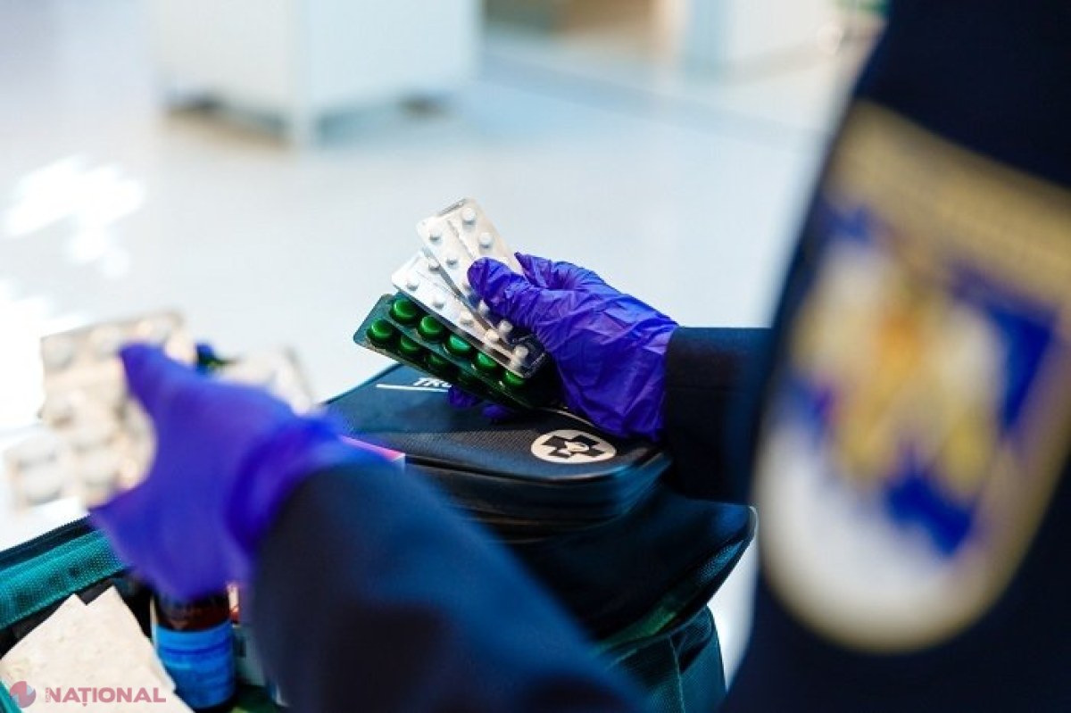 UTIL // Mergeți peste hotare și luați în bagaje medicamente? Ce puteți păți la vamă