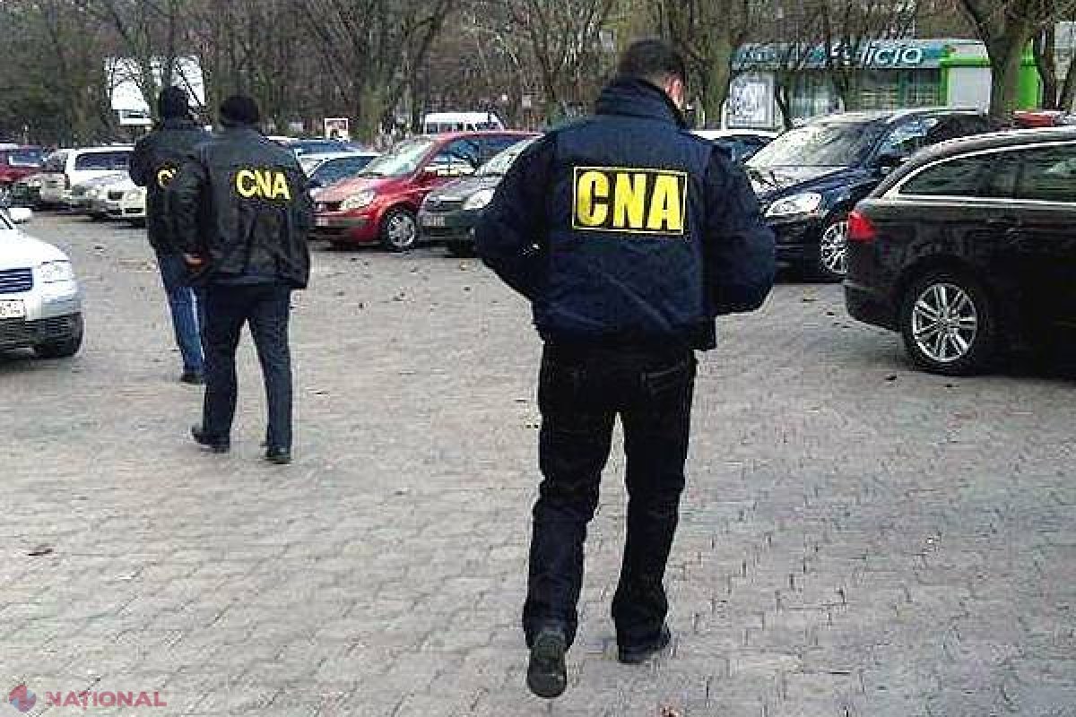 Vinerea NEAGRĂ. Ofițerii CNA au dat buzna la Banca de Economii și Banca Socială 
