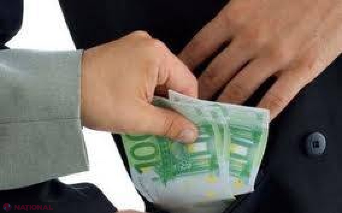 Primar reținut cu mită