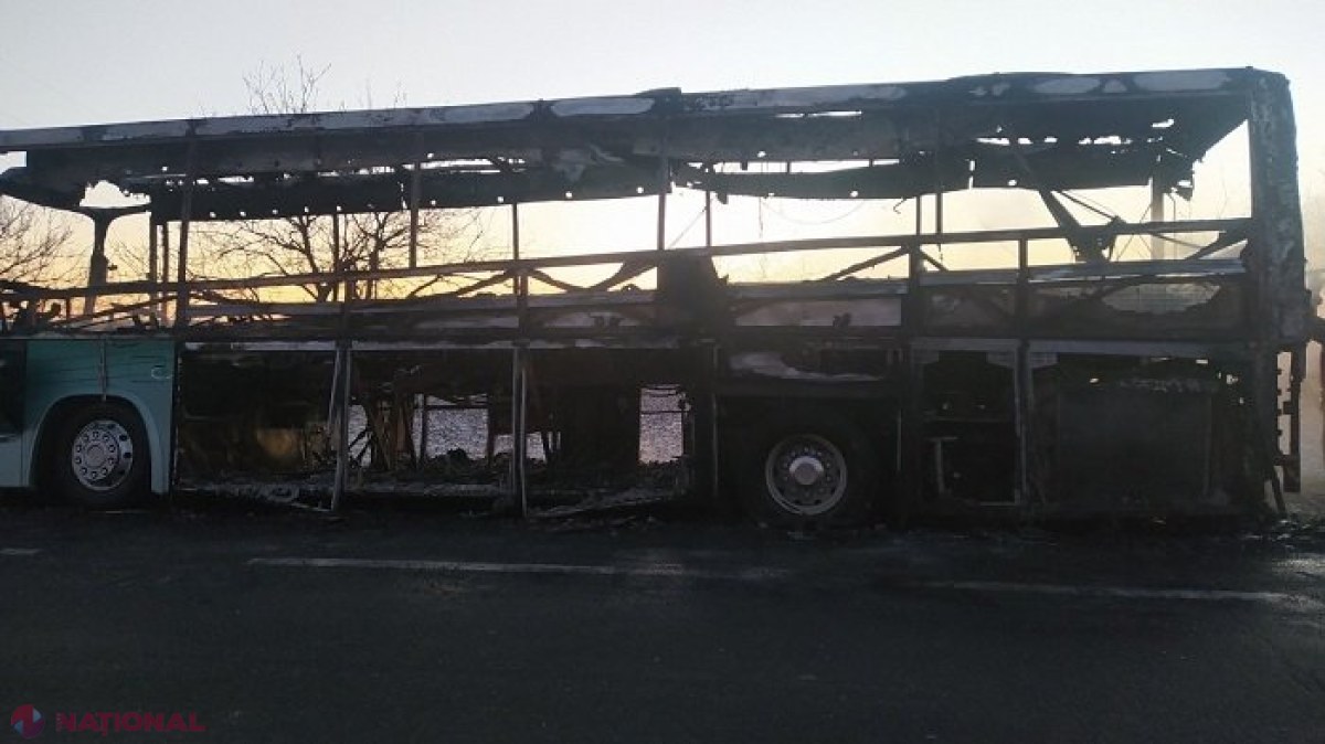 FOTO // Autobuz de pe ruta Chișinău-București, făcut SCRUM pe traseul spre Leușeni: Pasagerii au reușit să se salveze