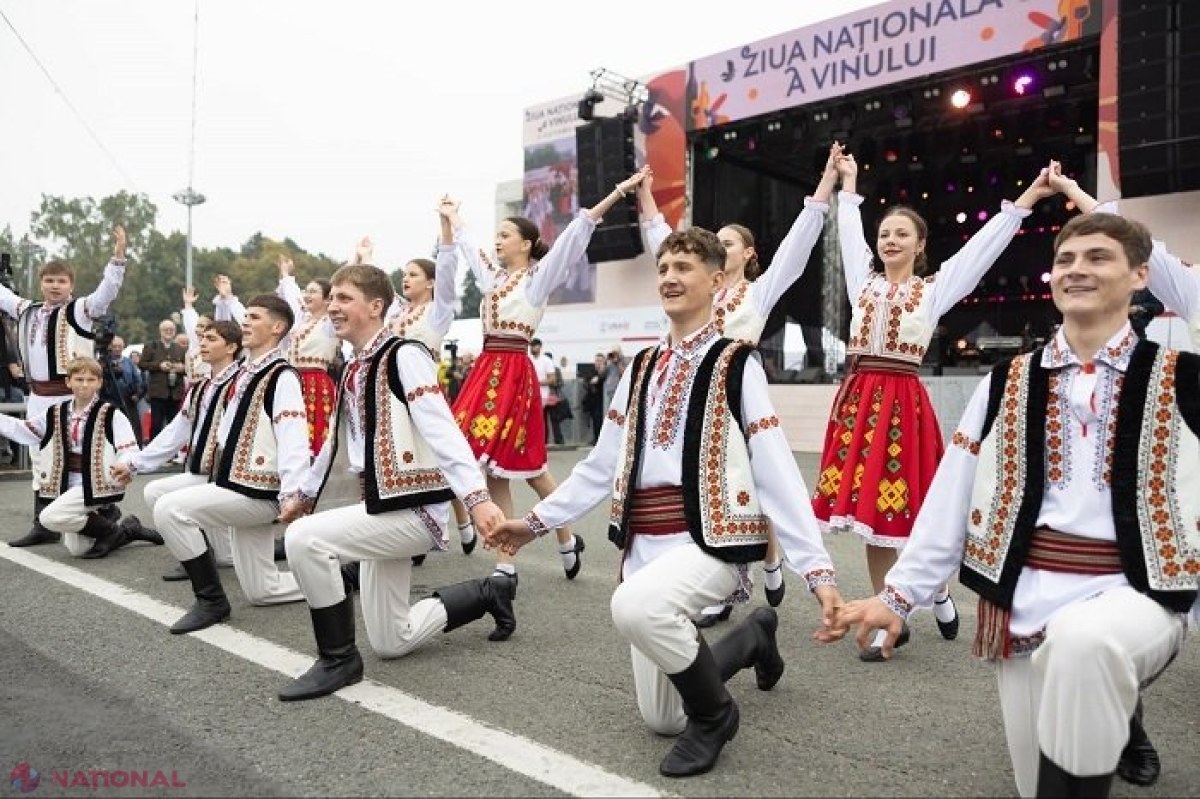 CIFRE-RECORD la Ziua Națională a Vinului: 150 de mii de vizitatori, 120 de mii de sticle de vin vândute și peste 25 de mii de turiști la cramele de pe traseul „Drumul Vinului”