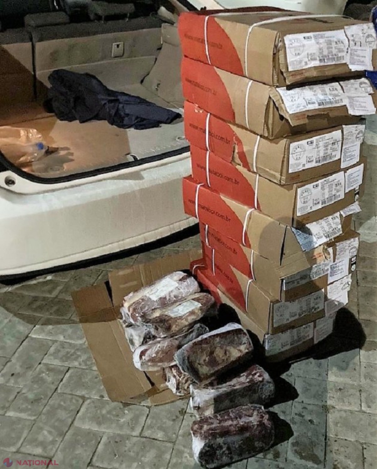 CONTRABANDĂ // Sute de kilograme de carne de vită congelată de origine străină, cu termenul de valabilitate expirat, urmau să fie vândute în piețele din Chișinău