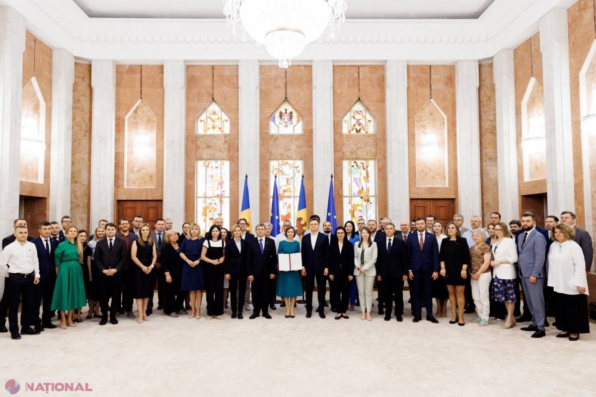DOC // Maia Sandu a SEMNAT DECRETUL privind inițierea negocierilor de aderare la UE: „R. Moldova a îndeplinit toate recomandările Comisiei Europene, iar cetățenii vor decide la REFERENDUM moștenirea pe care o lăsăm generațiilor următoare”