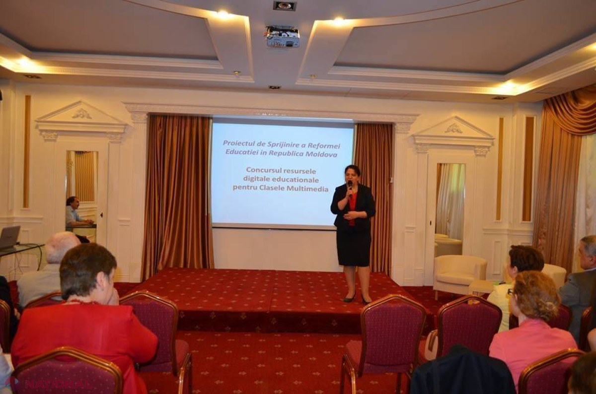 Premii bănești și table interactive pentru 13 instituții de învățământ care vor folosi resursele DIGITALE