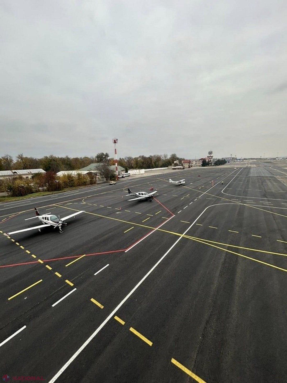 FOTO // Platforma de îmbarcare - debarcare și calea de rulare a Aeroportului Internațional Chișinău, modernizate cu banii întreprinderii
