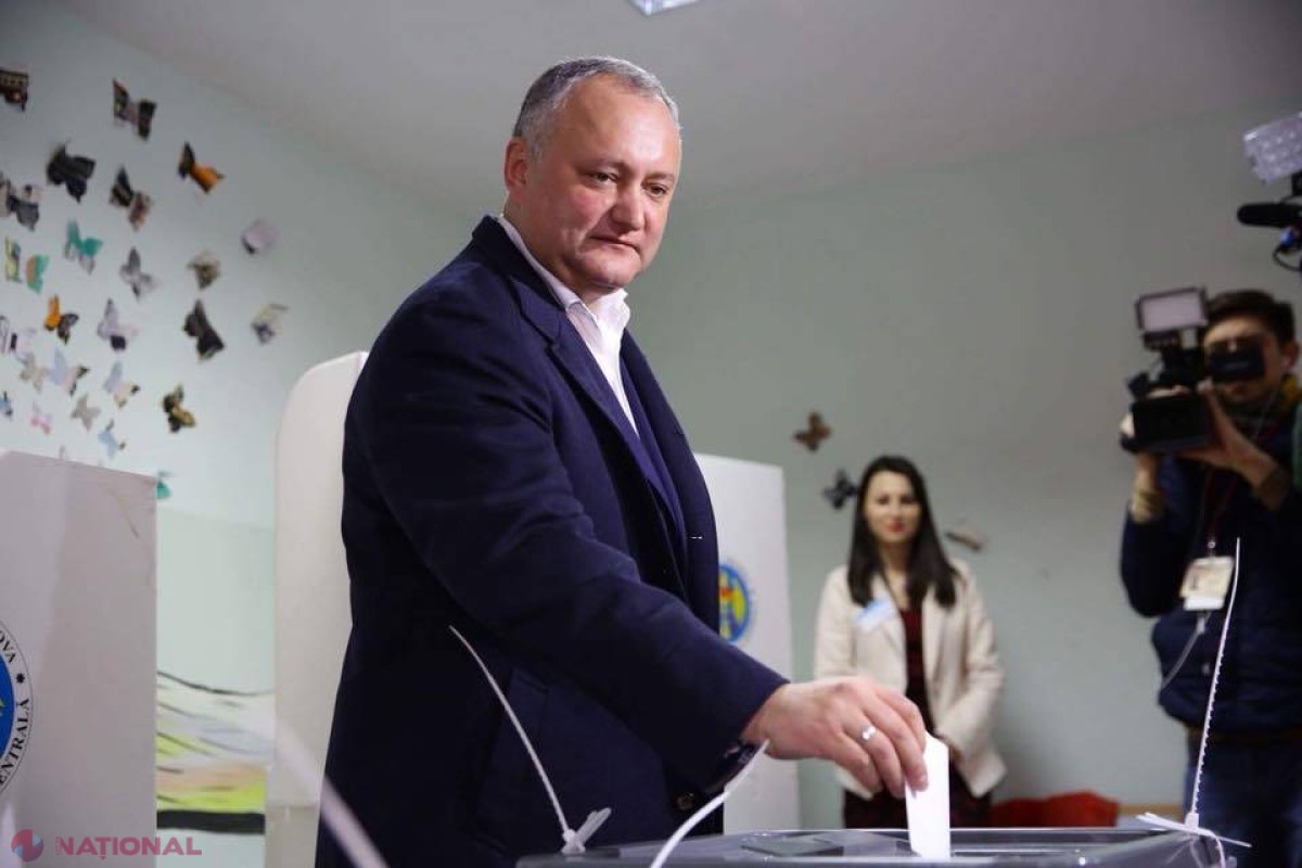 VIDEO // Situație JENANTĂ pentru Dodon, la secția de vot: Buletin în limba ROMÂNĂ? „De care aveți”