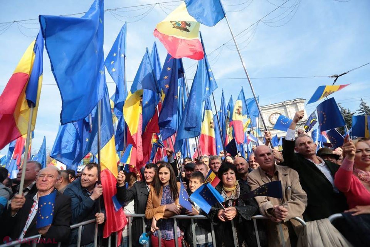 Lacrimi, stegulețe și caritate în Piața Marii Adunări Naționale