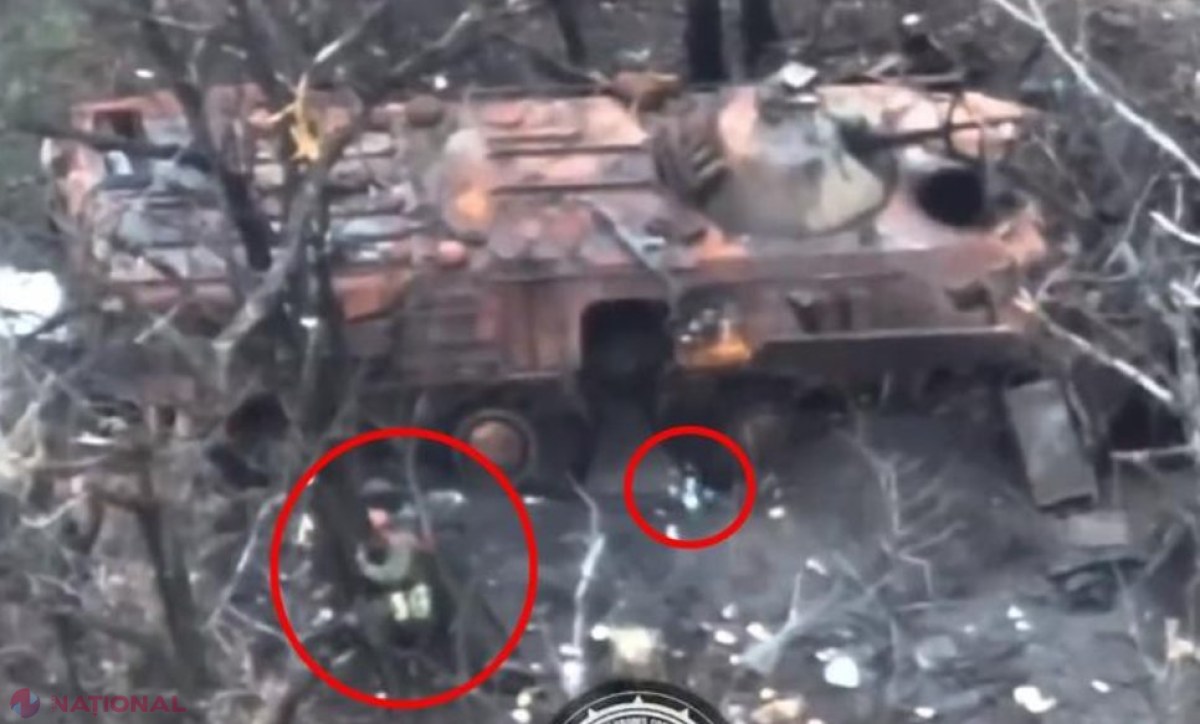 Imagini DRAMATICE de pe frontul din Ucraina. Un grup de soldați ruși se ascund de o DRONĂ kamikaze în carcasa unui blindat distrus. Detaliul ciudat dinaintea exploziei din interior