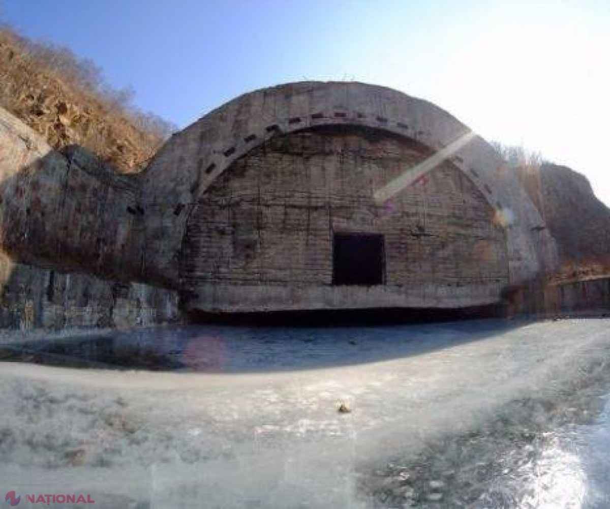 Un ADĂPOST SOVIETIC uriaş pentru SUBMARINE a fost DESCOPERIT de un fotograf curajos. IMAGINI SPECTACULOASE 