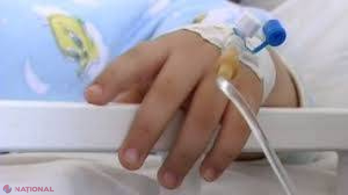 Un copil de doi ani a căzut de la etajul doi