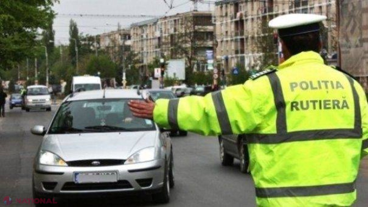 De ce polițiștii, care te opresc în trafic, obișnuiesc să ATINGĂ farurile mașinii! Explicația este neașteptată