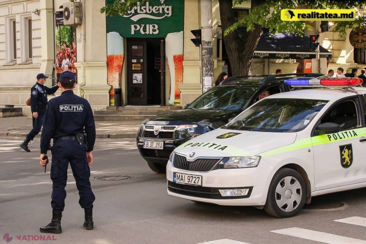 De ce ating POLIŢIŞTII unul dintre farurile maşinii atunci când te trag pe dreapta