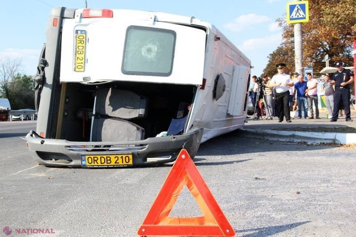 ACCIDENT la Florești. Un micorbuz de rută s-a RĂSTURNAT